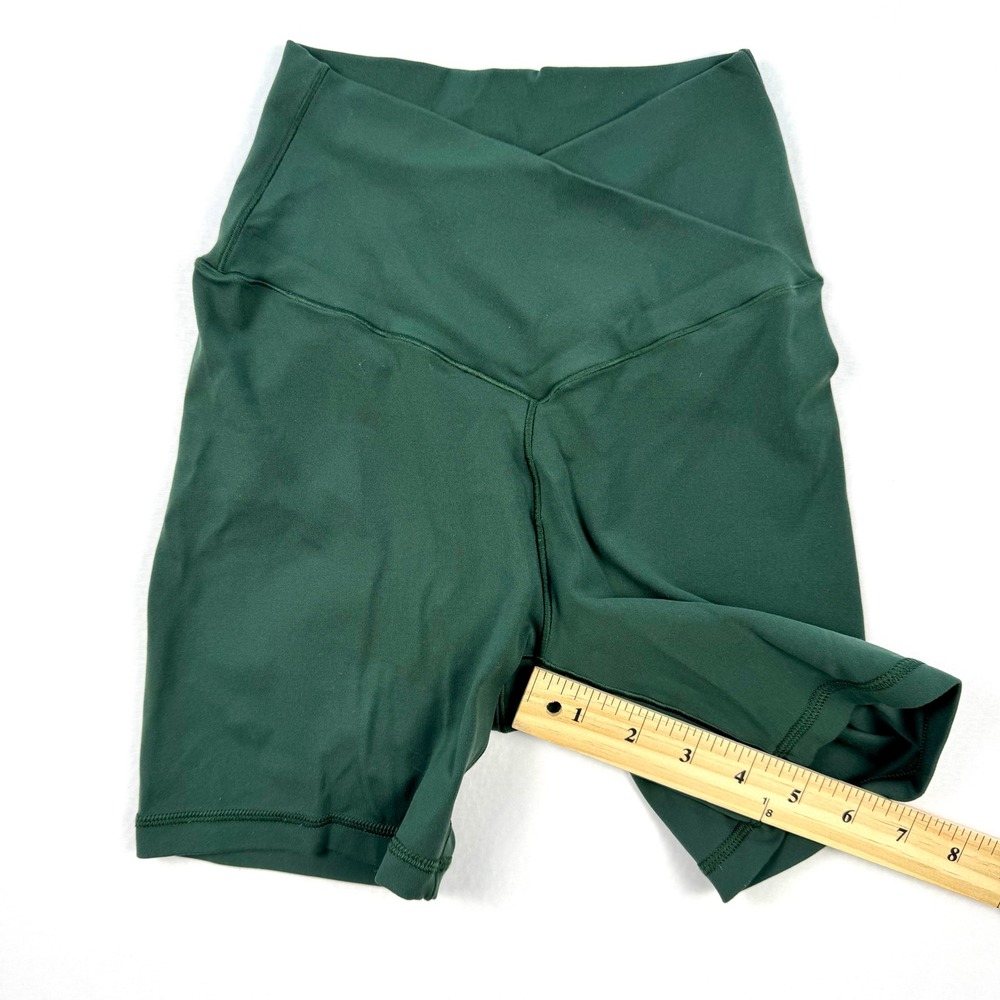 OFFLINE by Aerie Women's Green V Waist High Rise Bike Shorts Size - Picture 3 of 4